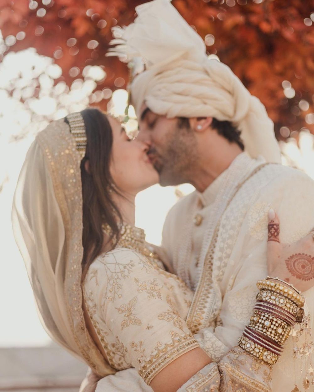 9 Potret Pernikahan Alia Bhaat dan Ranbir Kapoor