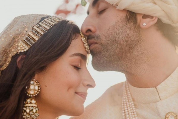 9 Potret Pernikahan Alia Bhaat dan Ranbir Kapoor