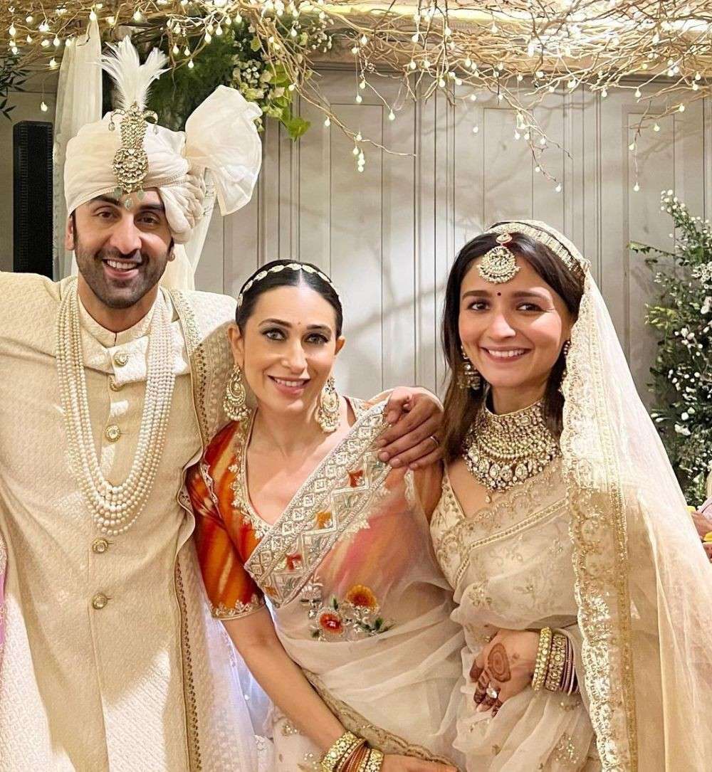 10 Potret Keluarga Di Pernikahan Alia Bhatt - Ranbir Kapoor