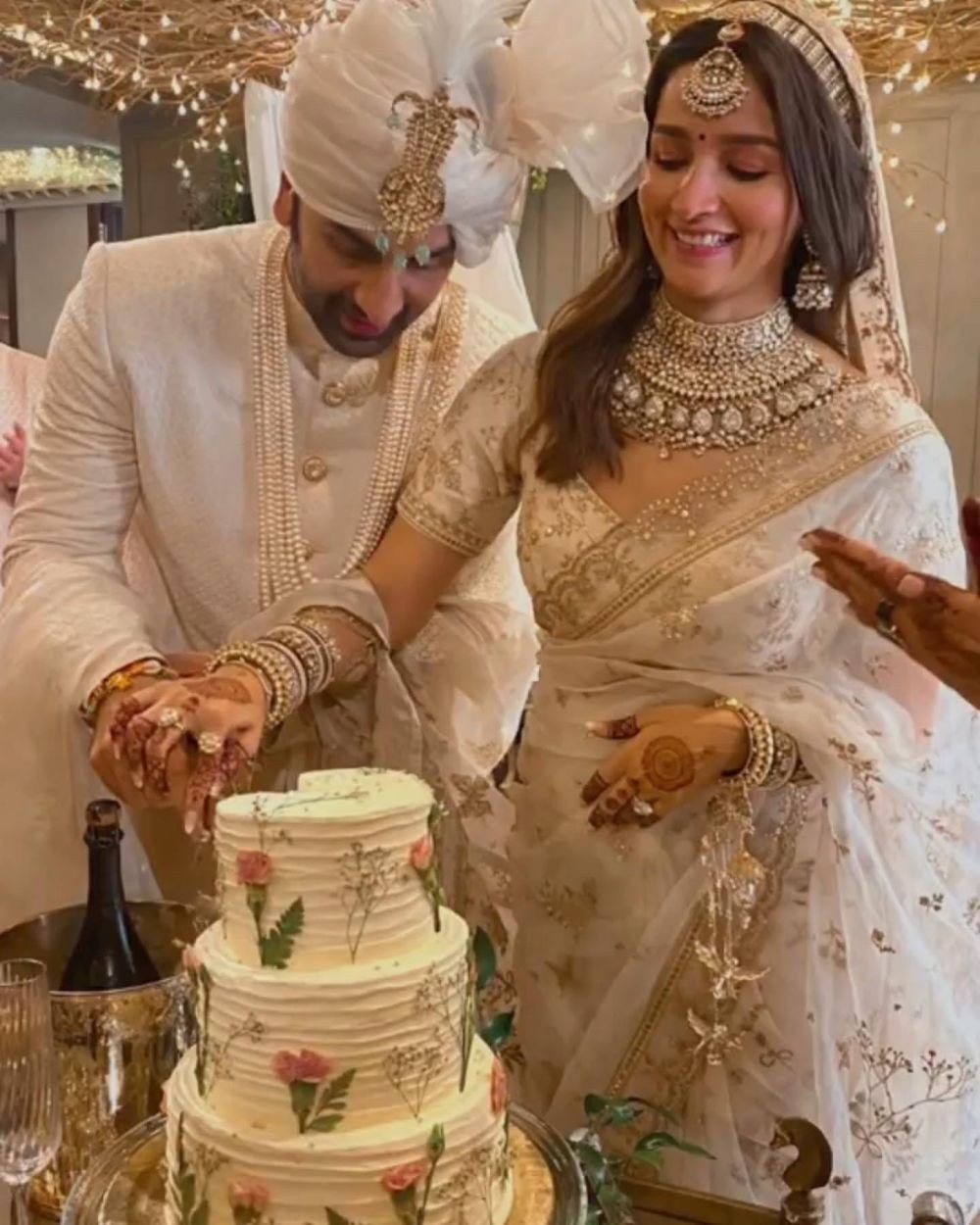 9 Potret Pernikahan Alia Bhaat dan Ranbir Kapoor