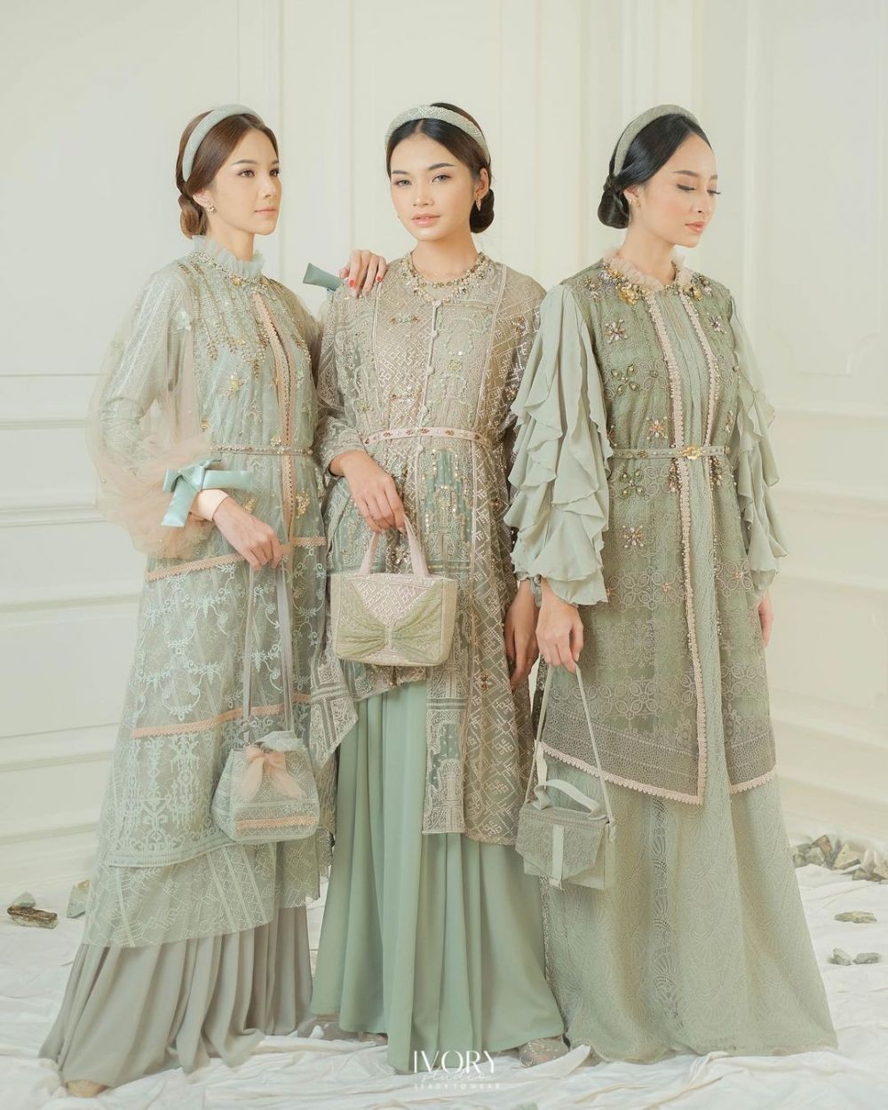 10 Dress Brokat hingga OOTD Couple Warna Sage Green