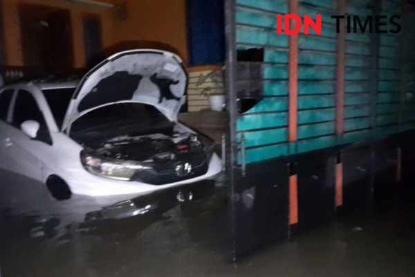Tanggul Jebol, Ratusan Rumah Warga Tasikmalaya Terendam
