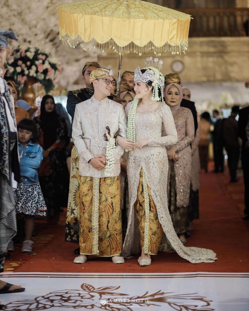 11 Inspirasi Kebaya Pastel untuk Resepsi Pernikahan, Memikat