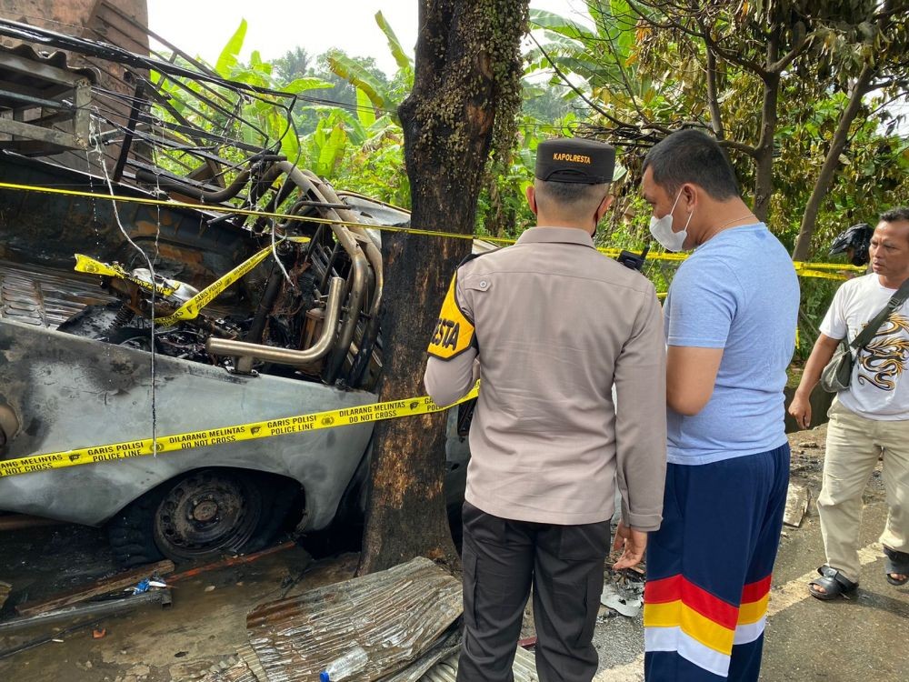Polisi Buru Pengendara Mobil yang Sebabkan Kebakaran di Samarinda