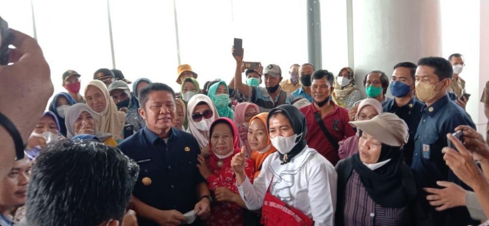 Puluhan Mak-Mak Asal Lahat Sumsel Demo Protes Jalur Batu Bara