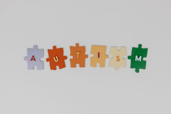 Autisme pada Orang Dewasa: Gejala, Diagnosis, Pengobatan