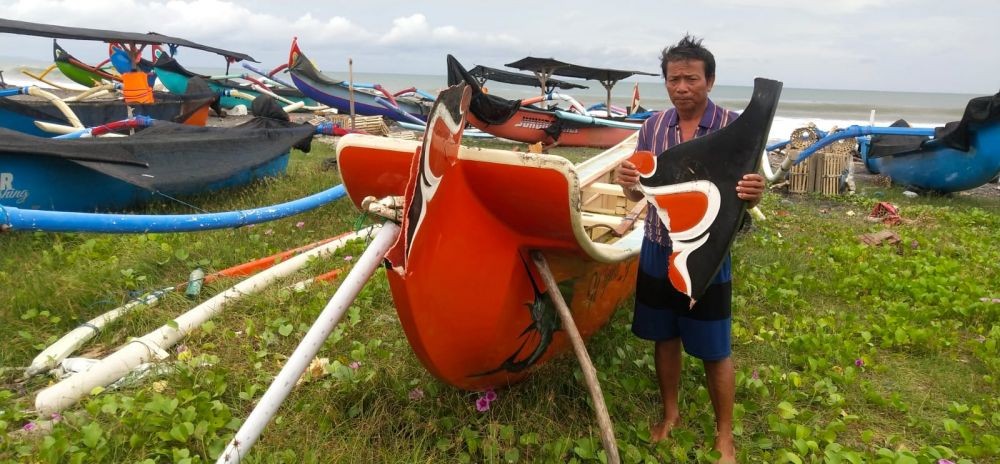 Jukung di Tabanan Rusak dan Nelayan Terluka Gara-gara Sampah