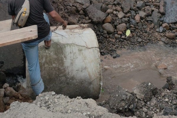 Akses Penghubung Lahat-Empat Lawang Ambruk, Pondasi Jalan Dipenuhi Air