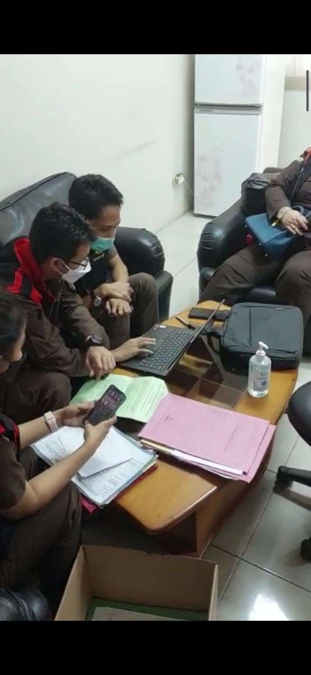 Kejari Geledah Kantor BPKAD Dan Disperindagkop Kota Serang