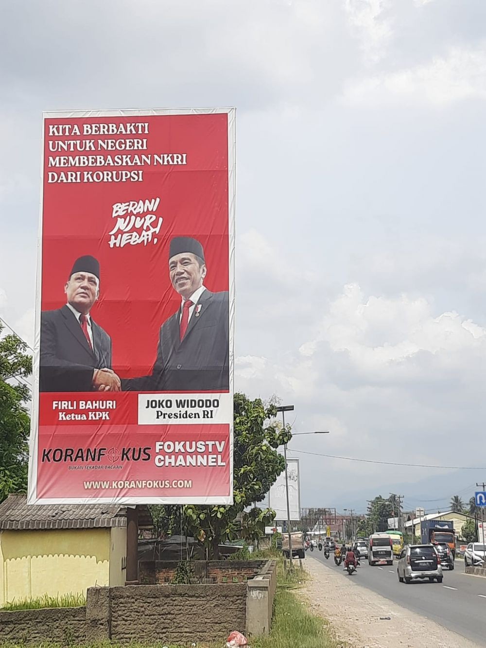 Ketua KPK Firli Bahuri Respons soal Baliho Dirinya Jabat Tangan Jokowi