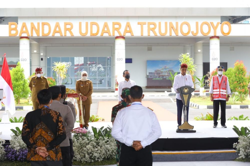 Bandara Trunojoyo Diresmikan Jokowi