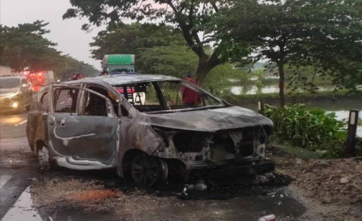 Usai Isi Bensin, Sebuah Mobil di Tuban Meledak dan Terbakar