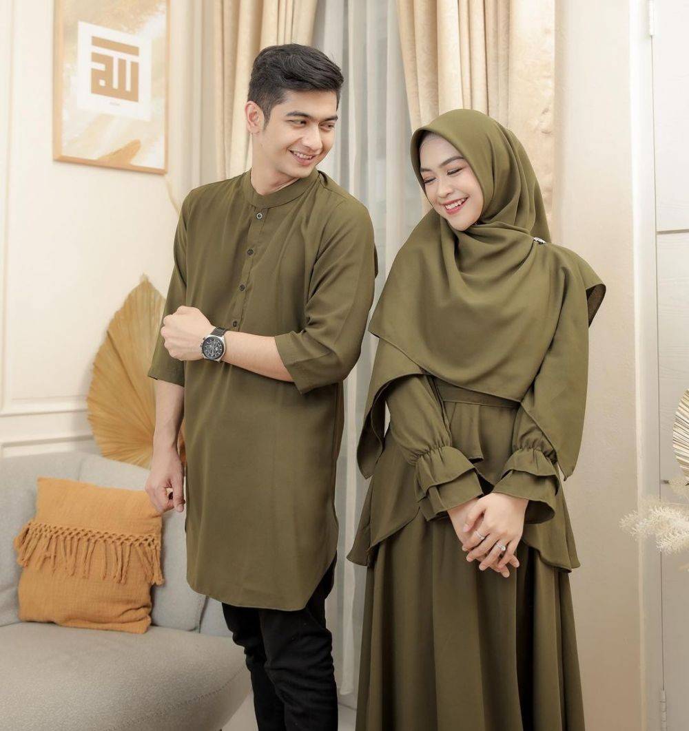 11 Inspirasi Baju Lebaran Couple Warna Earthy Tones, Nyaman