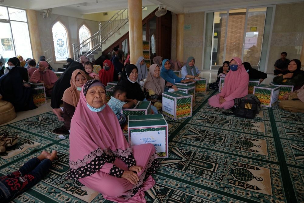 Layar Dakwah Bagikan 50 Paket Sembako ke Mualaf Centre Indonesia