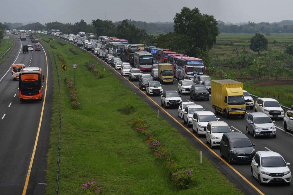 One Way Traffic Terus Berlanjut di Kilometer 70-414 Tol Trans Jawa