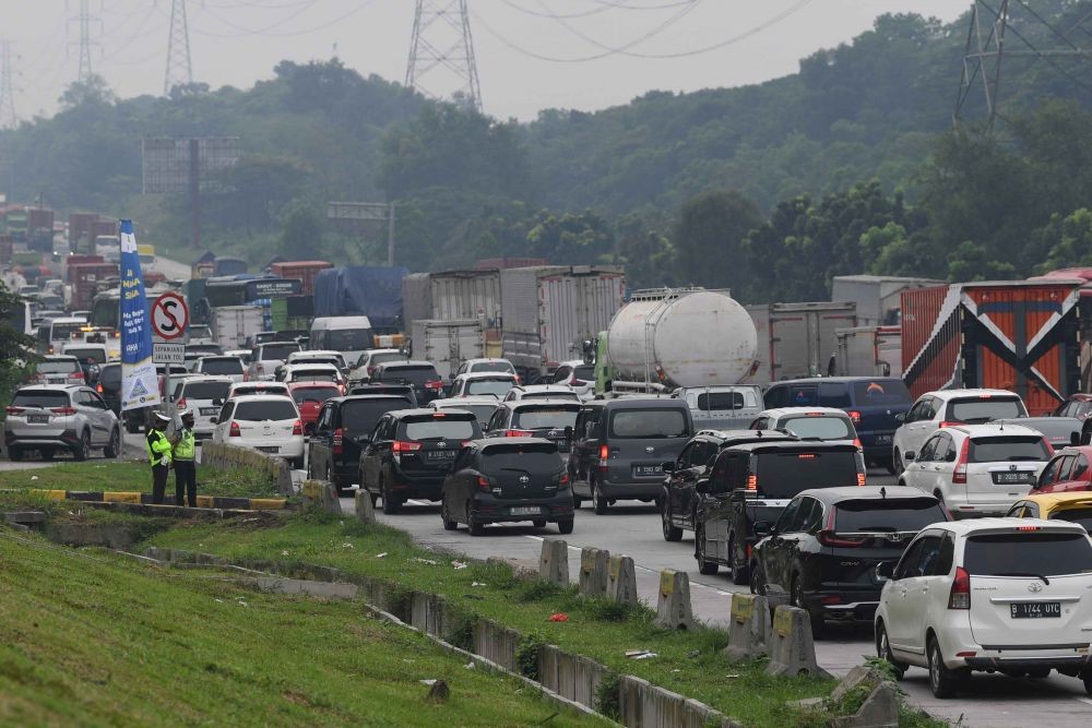Polisi Mulai Lakukan Sistem One Way Tol Palimanan Menuju Jakarta