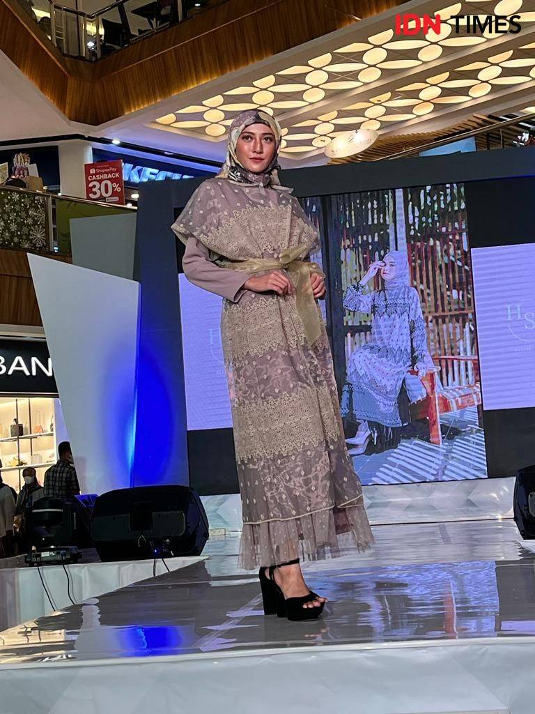 6 Inspirasi Busana Muslim Warna Pastel Untuk Lebaran, Nyaman