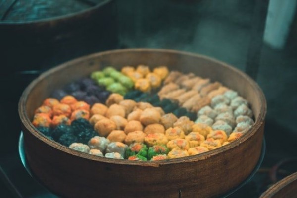 Intip Tempat Makan Dimsum Paling Hits di Stasiun Gondangdia Ini!