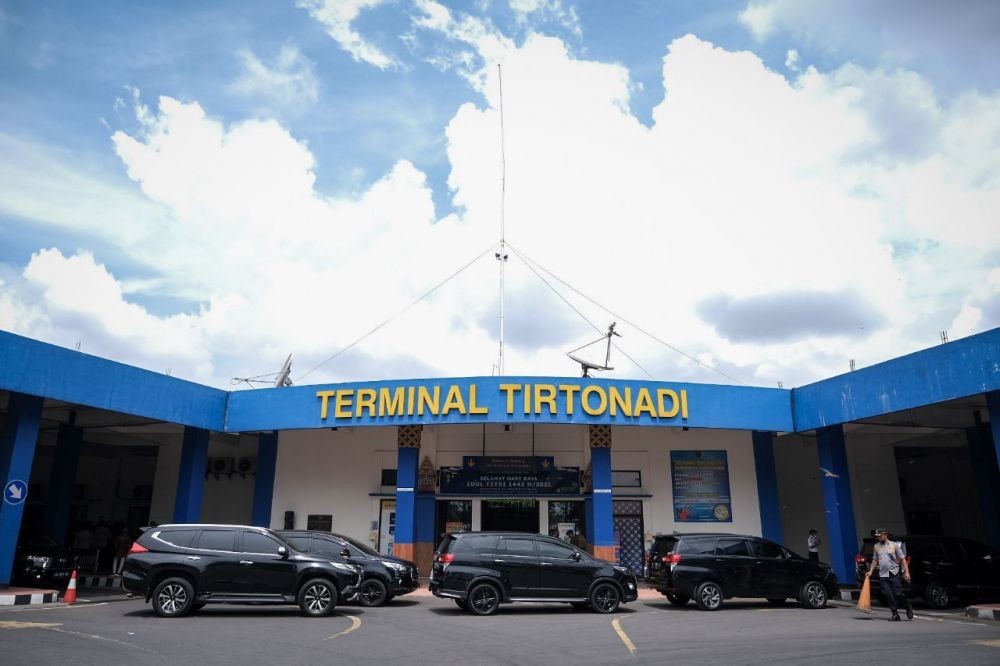 Menparekraf Buka Posko Mudik #diIndonesiaAja di Terminal Tirtonadi