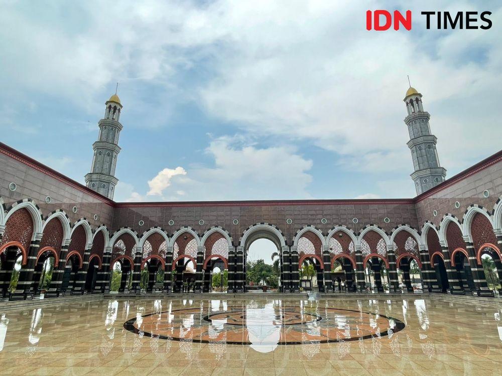 11 Potret Masjid Kubah Emas Depok, Megah Luar Biasa