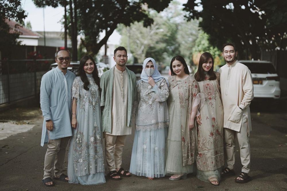 10 Potret Lebaran Keluarga Raffi Ahmad Rafathar Panen Thr 