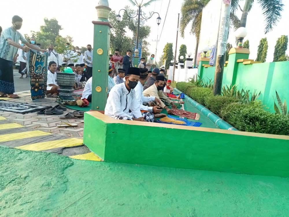Boleh Mudik, Jemaah Salat Id di Masjid Desa Membeludak
