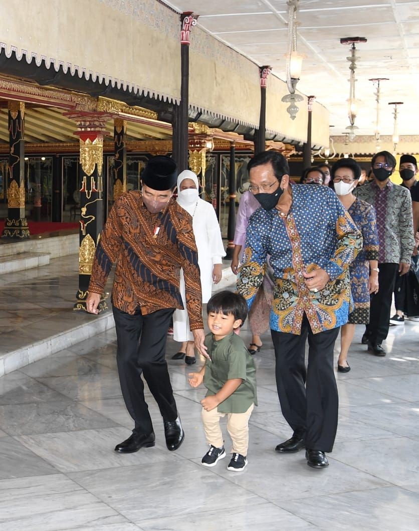 Jokowi Datang ke Keraton Jogja, Ini yang Dibicarakan dengan Sultan 