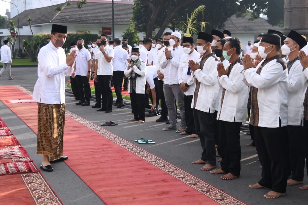 Jokowi Salat Idul Fitri di Gedung Agung Bersama Warga Jogja 