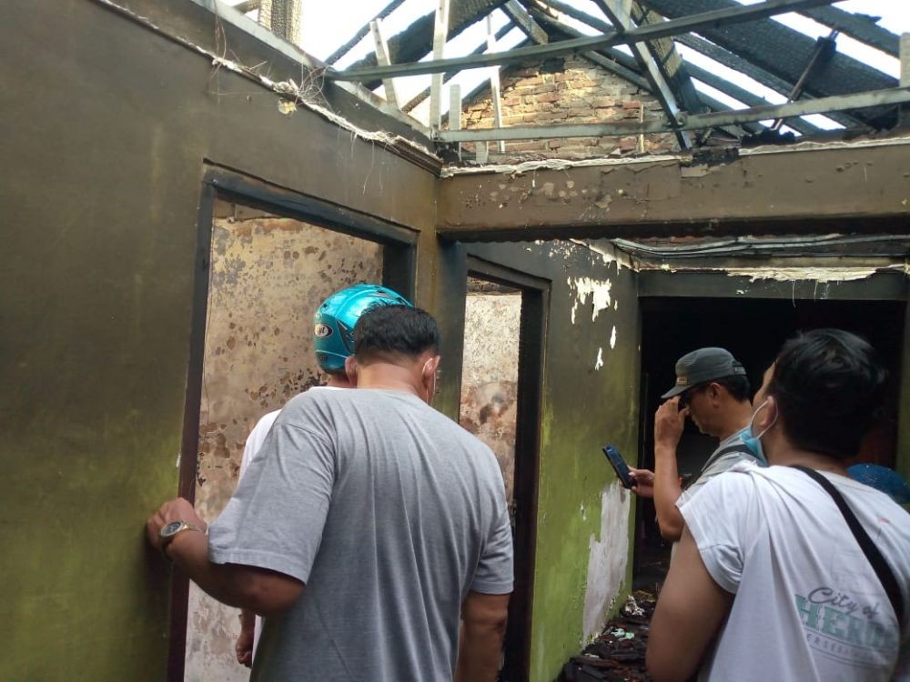 Ditinggal Pemilik Silaturahim, Rumah di Surabaya Kebakaran
