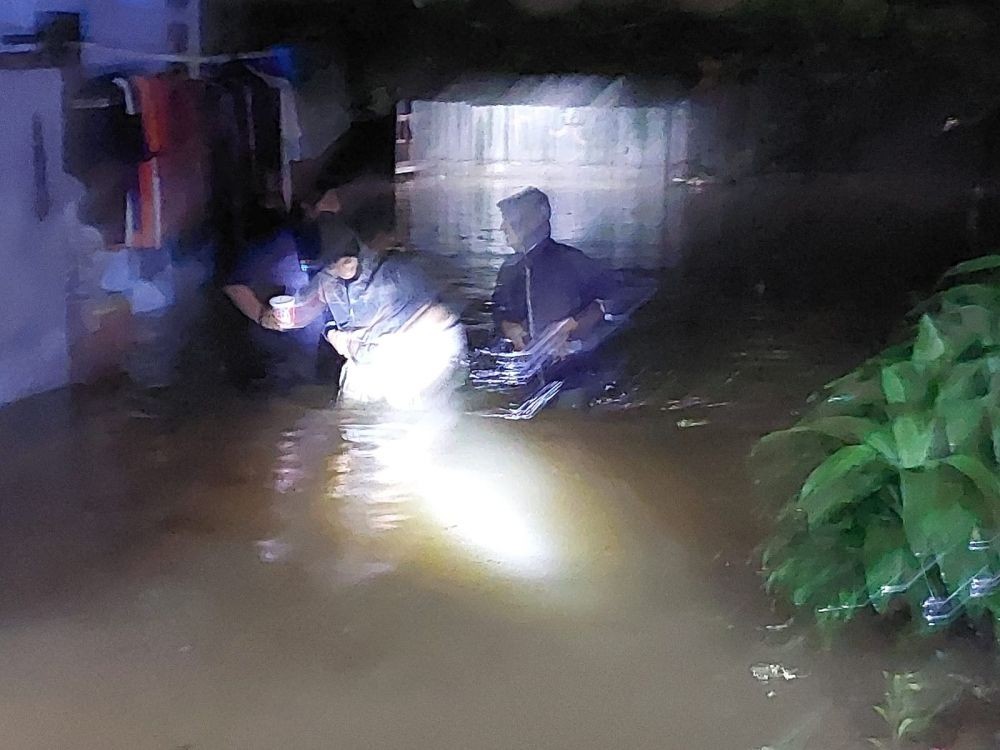 Banjir Landa 16 Titik di Tangsel, 2 titik Karena Tanggul Jebol