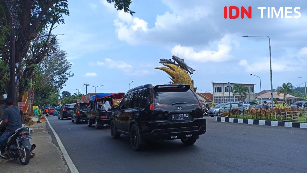 Lalin Kendaraan Kuningan-Cirebon Padat Merayap