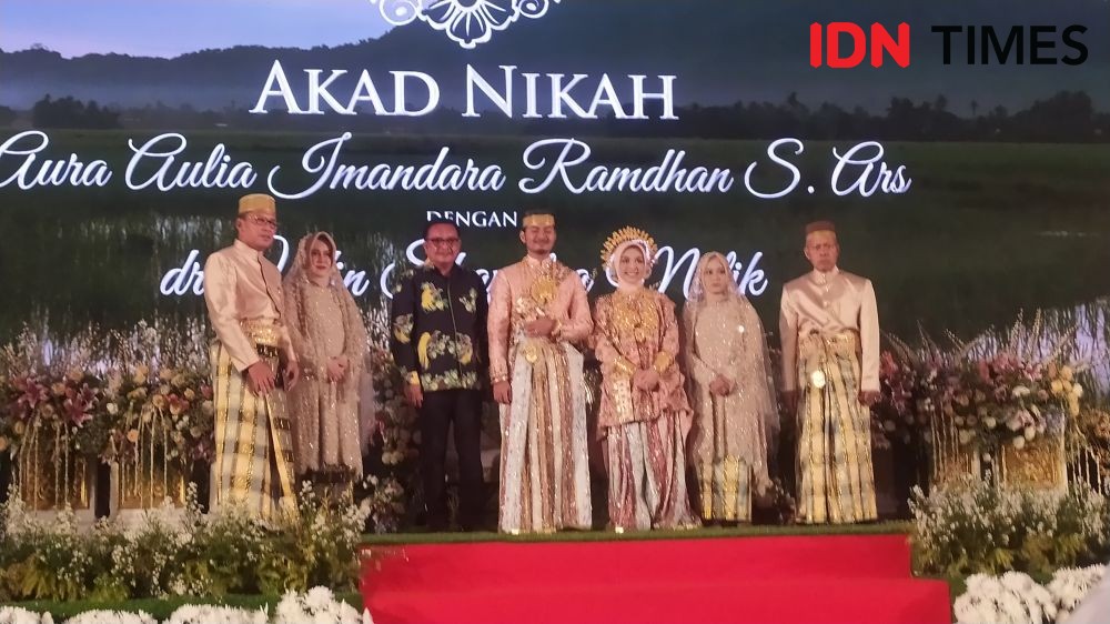 Akad Nikah Putri Sulung Wali Kota Makassar Diwarnai Suasana Haru