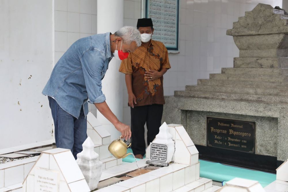 Kunjungi Makassar, Ganjar Pranowo Ziarah ke Makam Pangeran Diponegoro