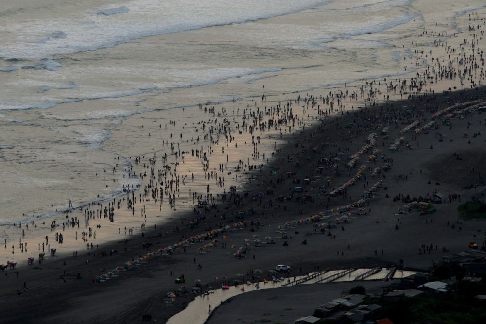 Momen Libur Natal, Pantai Parangtritis Diserbu Puluhan Ribu Wisatawan