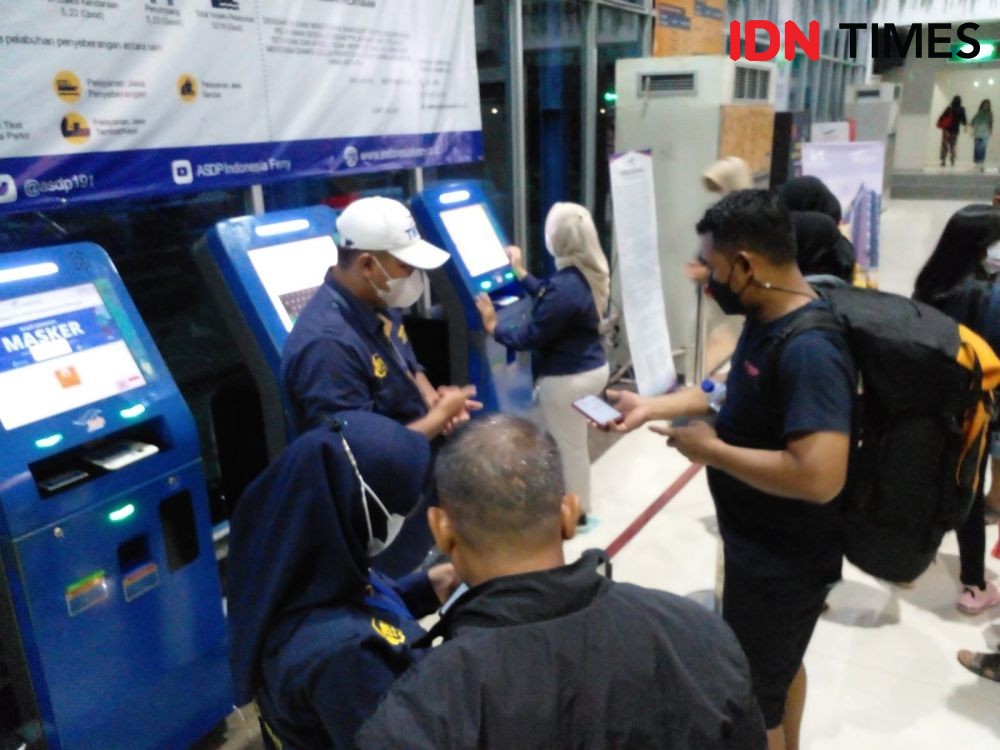 10 Potret Suasana Arus Balik Pemudik di Pelabuhan Bakauheni Malam Hari