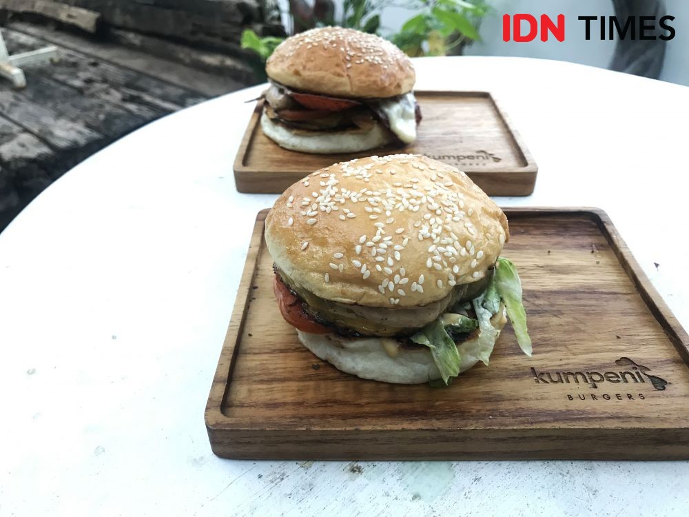 Kumpeni Burger, Menikmati Western Food di Rumah Joglo