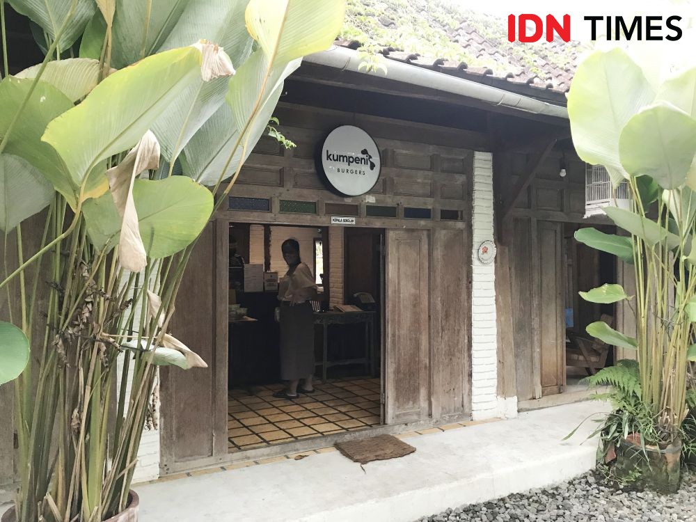 Kumpeni Burger, Menikmati Western Food di Rumah Joglo