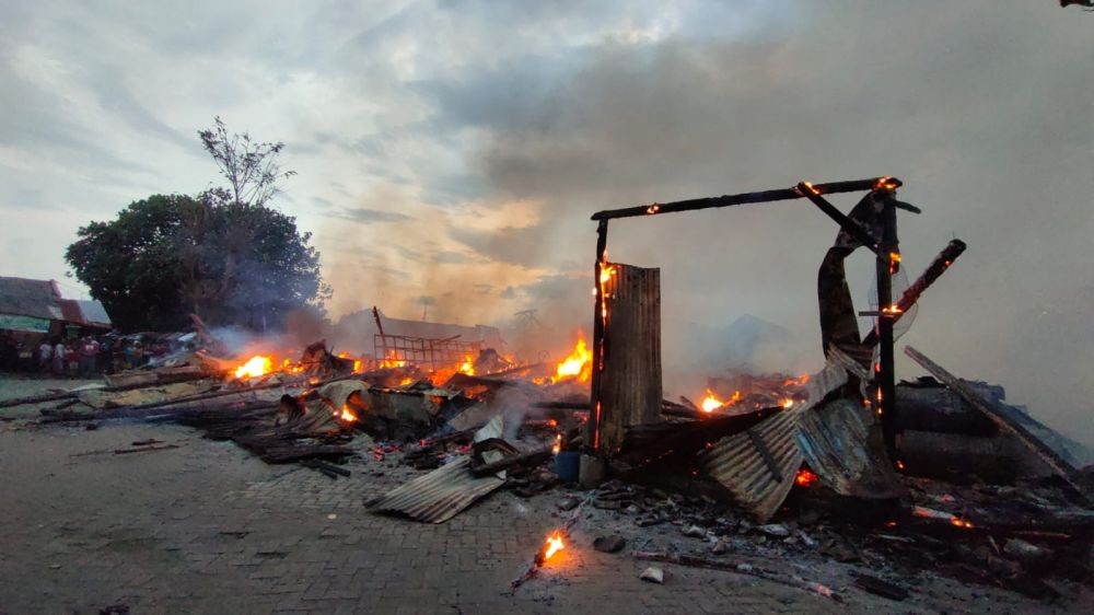 Puluhan Kios di Pasar Tradisional Kediri Ludes Terbakar