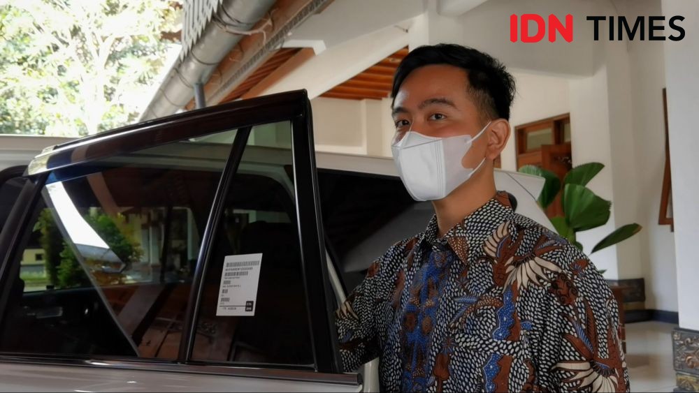 Beda sama Jokowi, Gibran Masih Wajibkan Warga Solo Pakai Masker