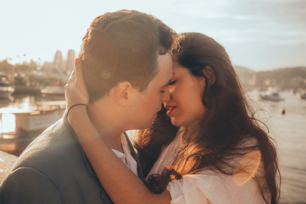 Yuk Hindari Berciuman yang Sering Terjadi, 5 Kesalahan
