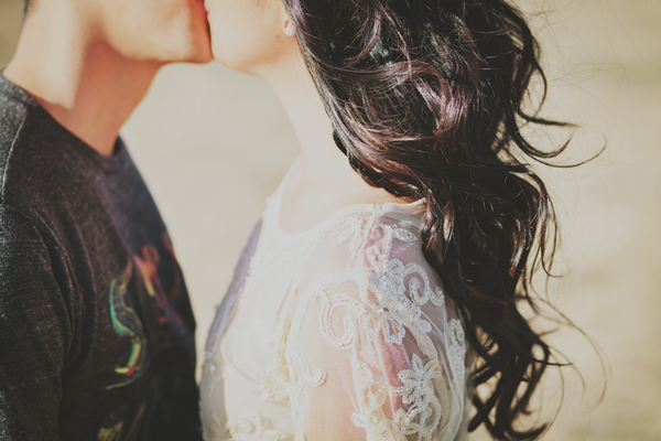 11 Kesalahan Saat Berciuman yang Sering Terjadi, Yuk Hindari!