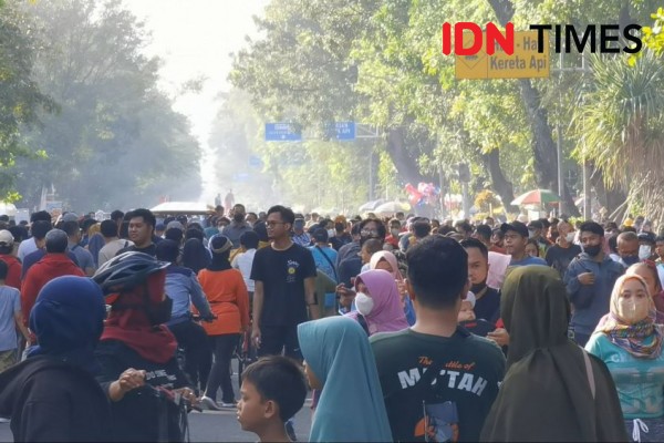 Gibran Ingatkan Pedagang di CFD Tak Gelar Dagangan di Taman