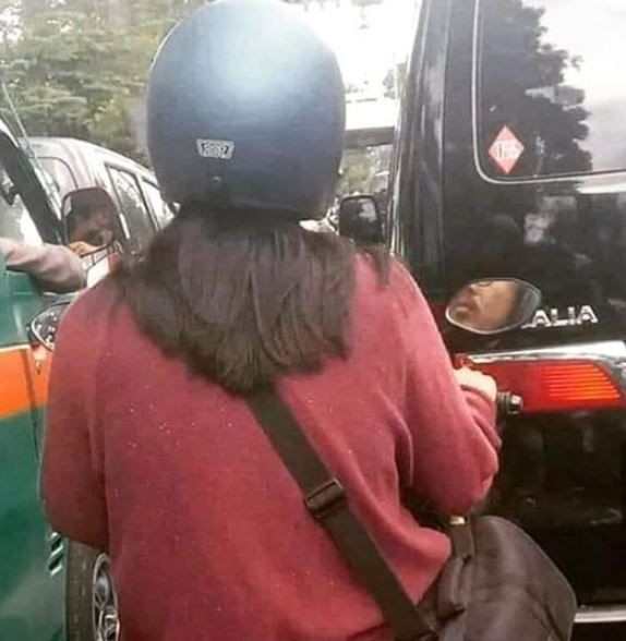 Dari Belakang 10 Potret Cowok Gondrong Bikin Gagal Naksir