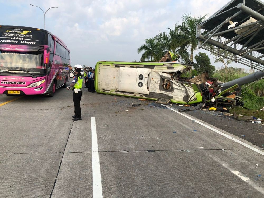 10 Korban Selamat Kecelakaan Tol Sudah Dibawa ke Surabaya