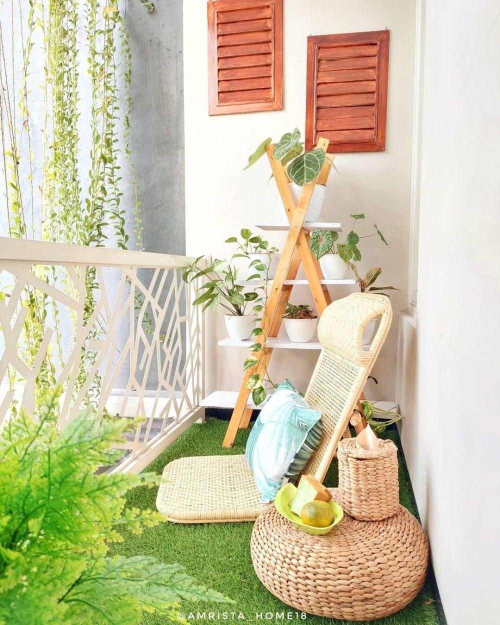 12 Desain Taman Mini di Balkon Rumah yang Bikin Hawa Adem!