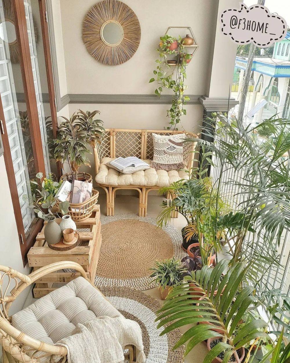 12 Desain Taman Mini di Balkon Rumah yang Bikin Hawa Adem!