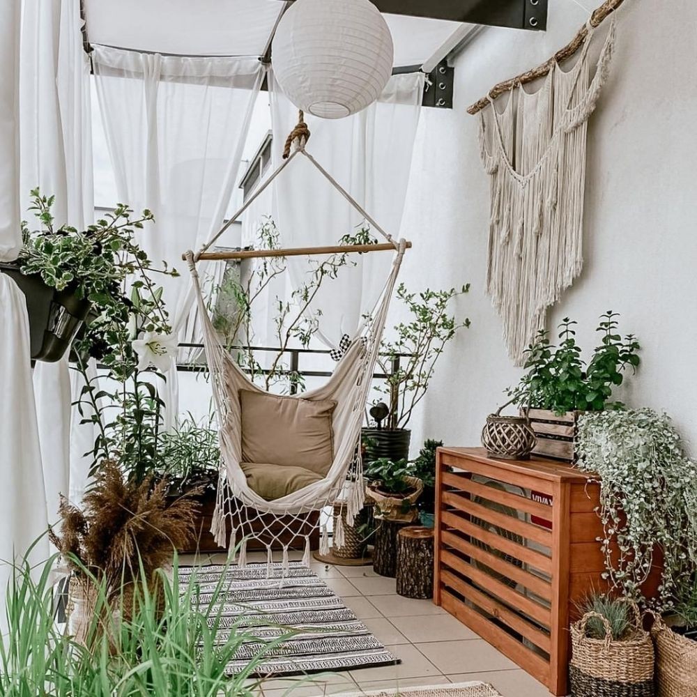 12 Desain Taman Mini di Balkon Rumah yang Bikin Hawa Adem!