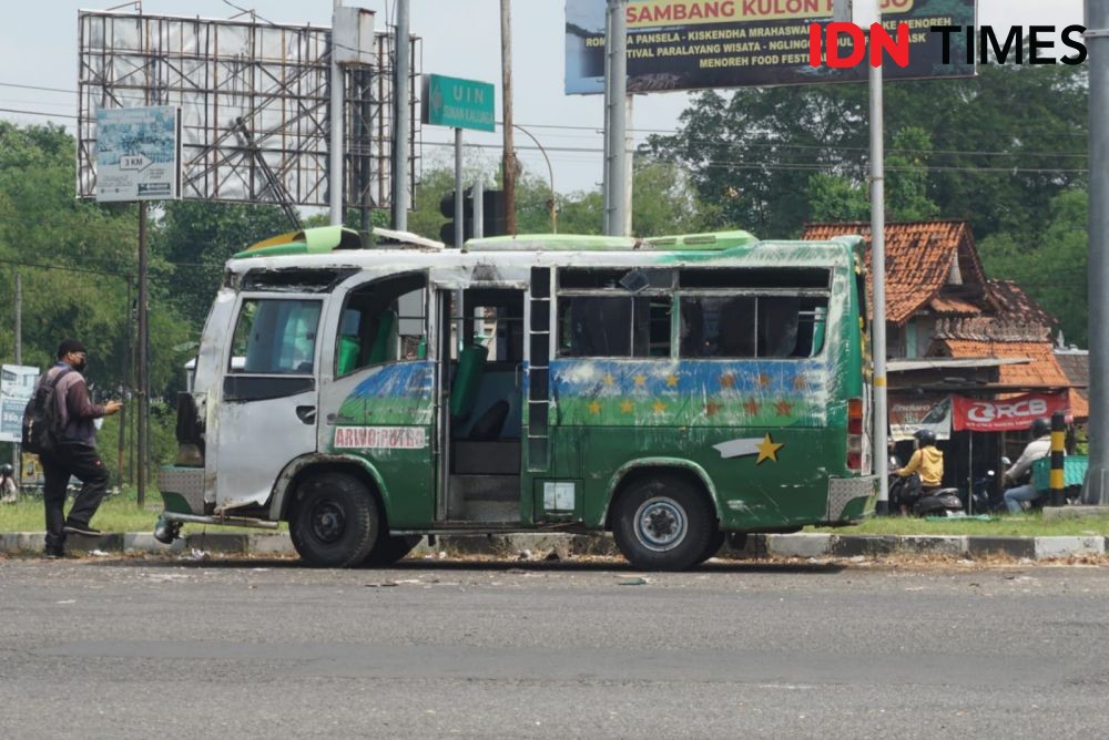 Bus Rombongan Takziah Terguling di Sleman, 1 Meninggal