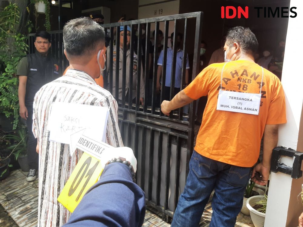 Polisi Rekonstruksi Pembunuhan Pegawai Dishub Makassar