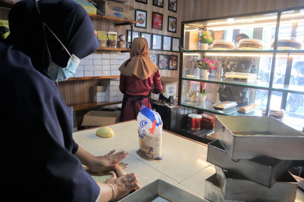 Cerita UMKM Roti dan Kue Binaan PLN Sukses Raup Omzet Ratusan Juta